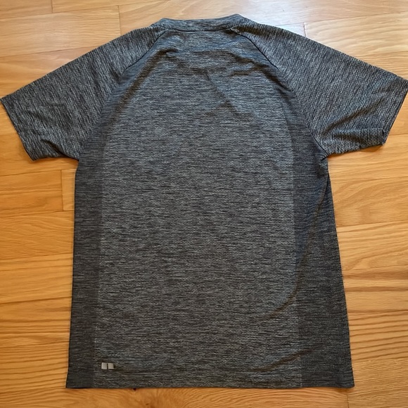 2 x Uniqlo Dry-Ex Quick Drying T-shirts - Picture 5 of 7